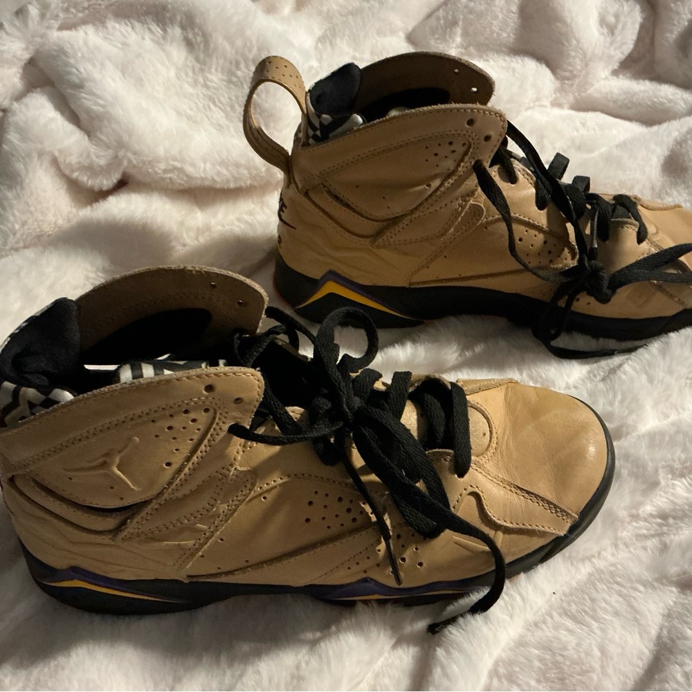 Air Jordan 7 Retro SE Afrobeats High-Top Sneakers with Black Laces